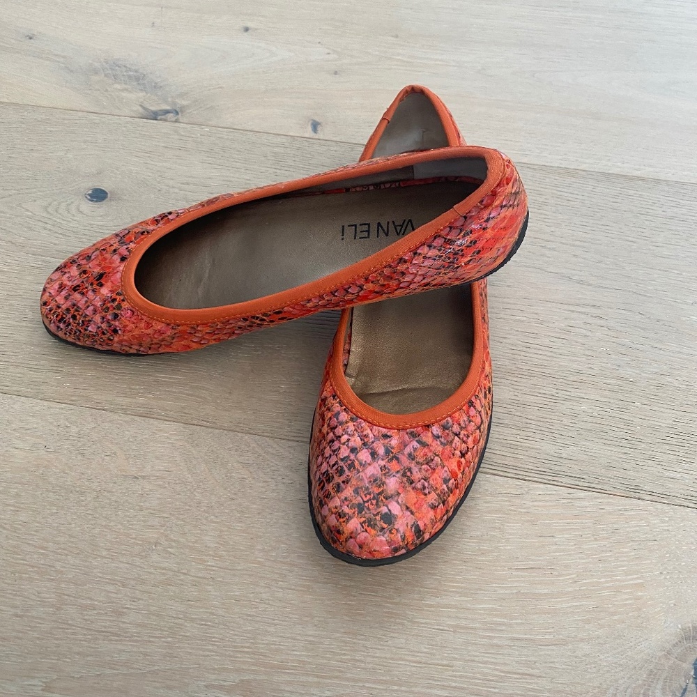Vaneli Women's Flats Size 6.5 -H3